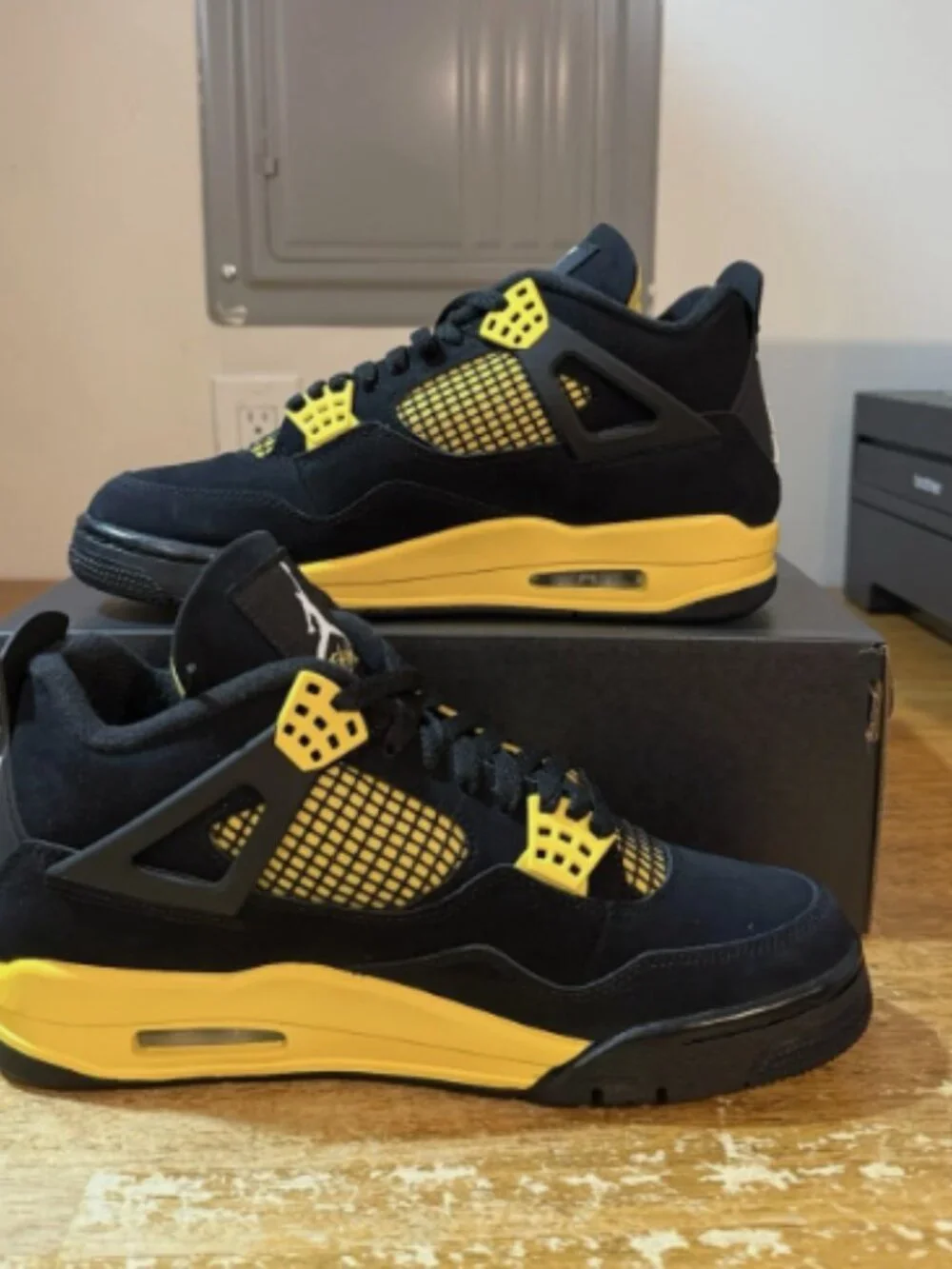 Men’s Nike Air Jordan 4 Retro Thunder Black Yellow Sneakers
